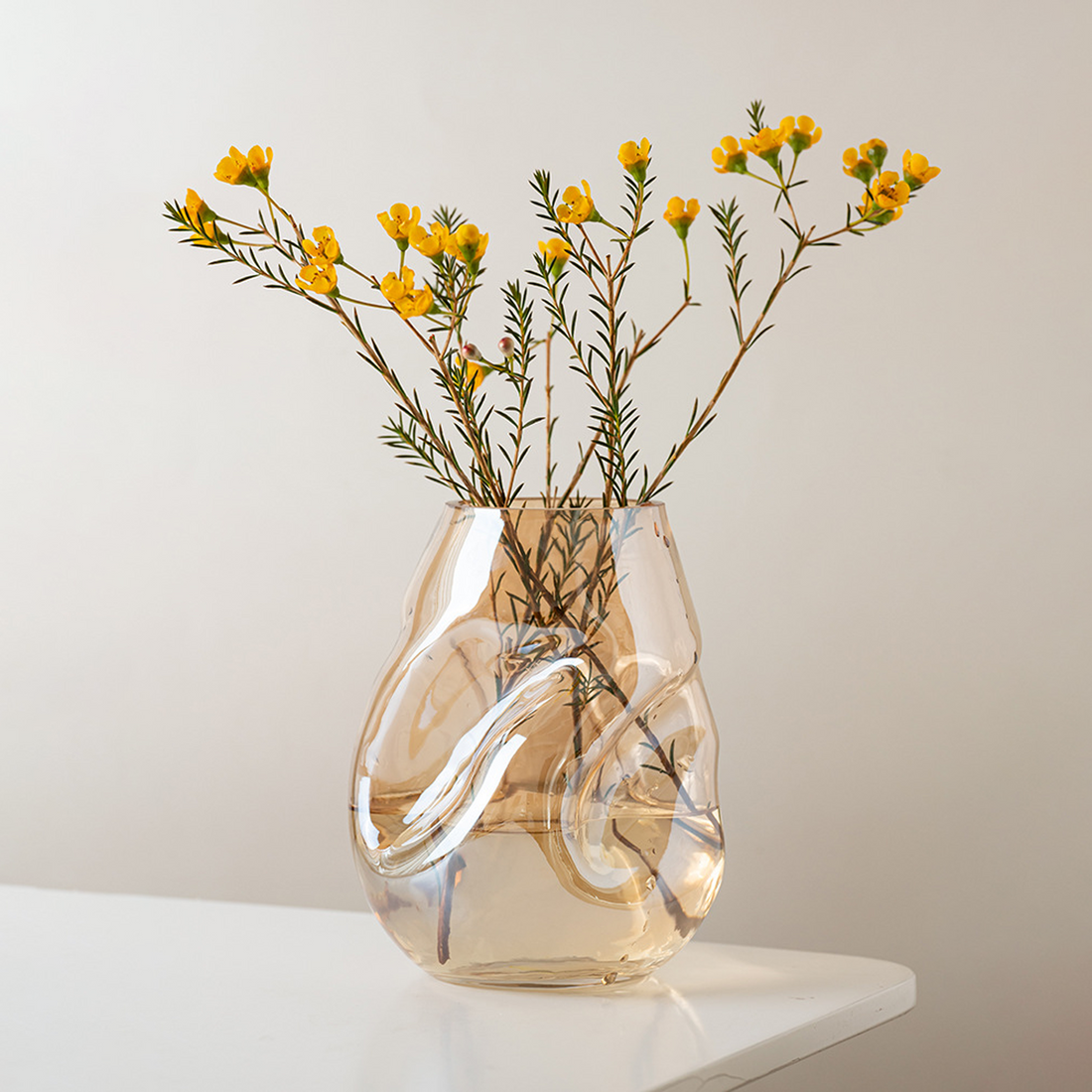How to Choose the Perfect Vase for Your Space